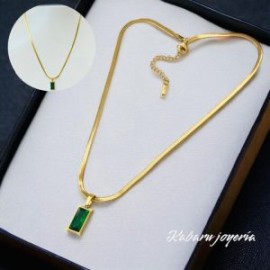 Collar dorados acero inoxidable piedra verde