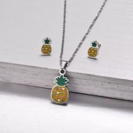 Conjunto acero inoxidable color plata piñas