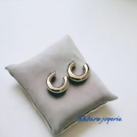 Pendientes de puño color plata acero inoxidable