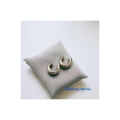 Pendientes de puño color plata acero inoxidable