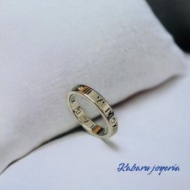 Anillo T6 color plata acero inoxidable num romanos