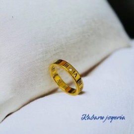 Anillo T10 dorado acero inoxidable num romanos