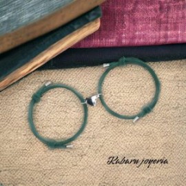 Pulsera cordón color verde parejas corazón