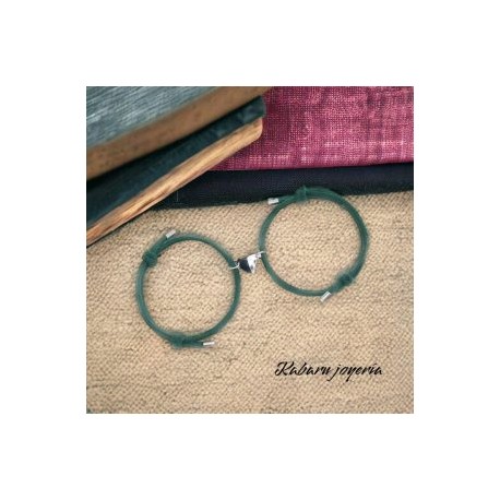 Pulsera cordón color verde parejas corazón