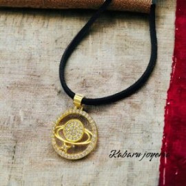 Chocker saturno blanco chapa de oro 18k