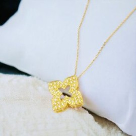 Collar dorado acero inoxidable trébol