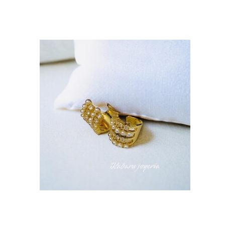 Aretes de puño perla chapa de oro 18k