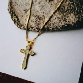 Collar dorado acero inoxidable cruz