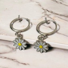 Aretes color plata acero inoxidable flor