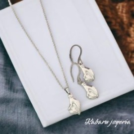 Conjunto color plata acero inoxidable mano de amor