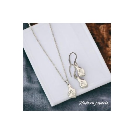 Conjunto color plata acero inoxidable mano de amor
